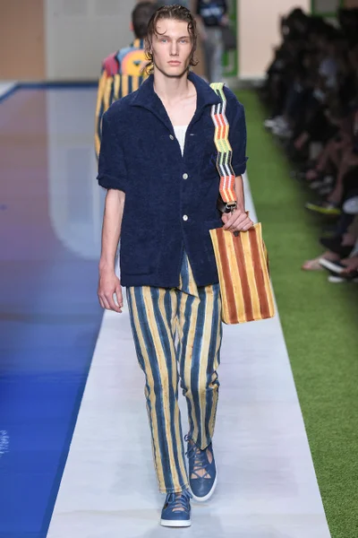 Look 32